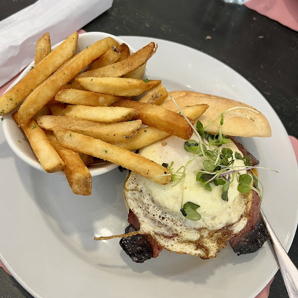 Brunch Burger with Fries