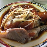 矮仔財滷肉飯