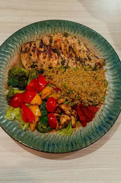 Grilled Chicken Quinoa Salad