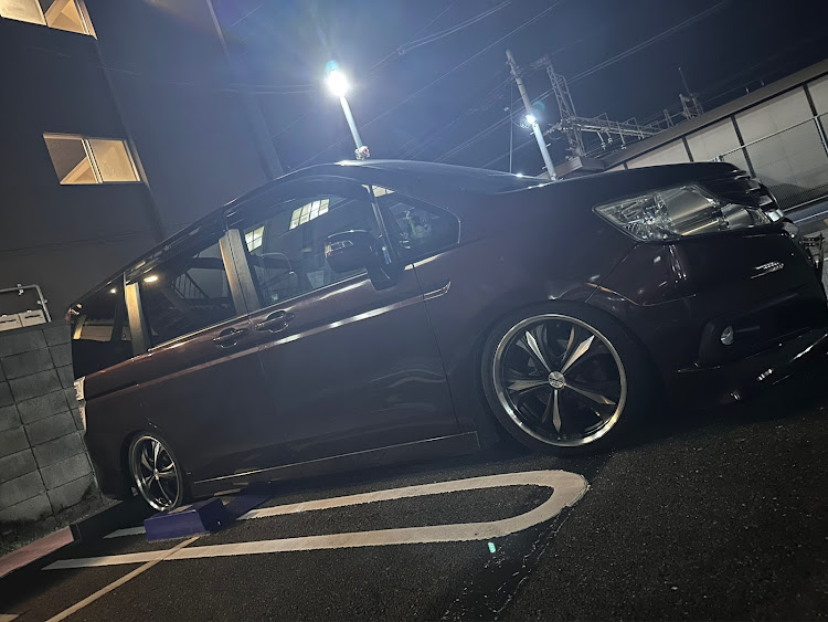 ステップワゴンスパーダのステップワゴンrk5・Blitz車高調・ホイール塗装・カスタム計画・エムズスピードに関するカスタム事例の投稿画像1枚目