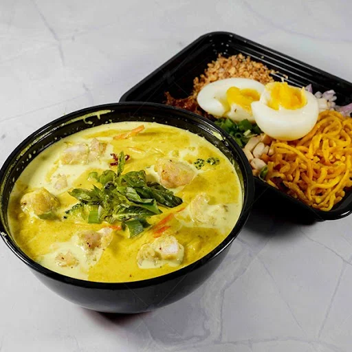 Chicken Burmese Khow Suey With Flat Wheat Noodles (Soupy)