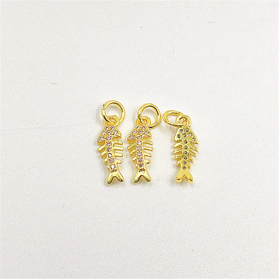 Enfeites de pingente Fishbone com zircônia micro-incrustada, acessórios charmosos. Adicione um toque de brilho e sofisticação ao seu visual.