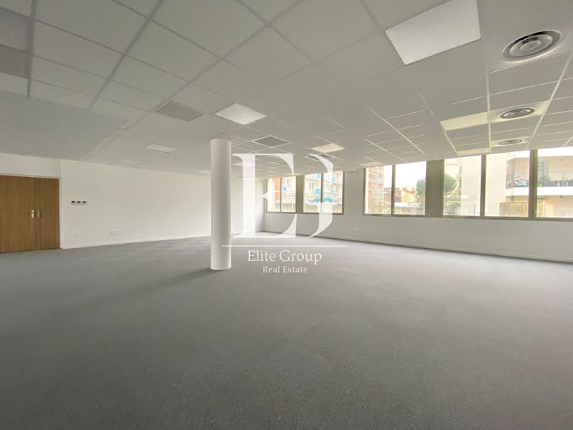 Vente locaux professionnels  660 m² à Angouleme (16000), 945 000 €