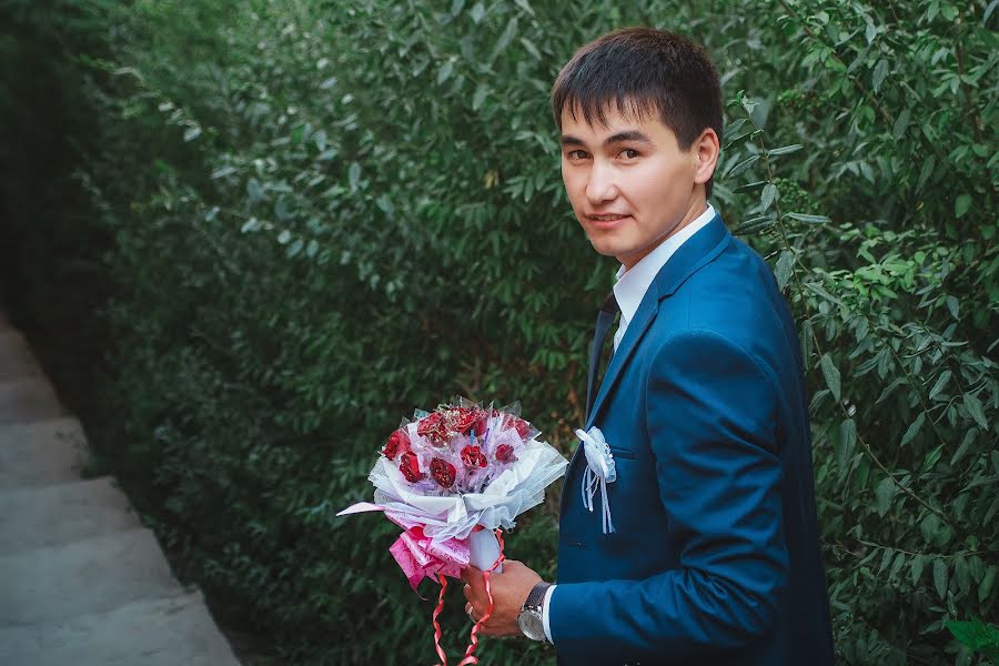 Wedding photographer Nurbek Akhunbaev (onlineprofi). Photo of 14 June 2017