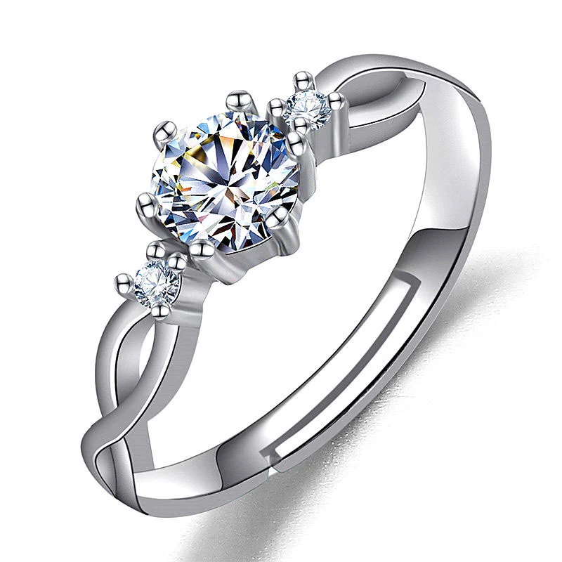 Title 35, Damesring met imitatie moissaniet diamant. Schi...
