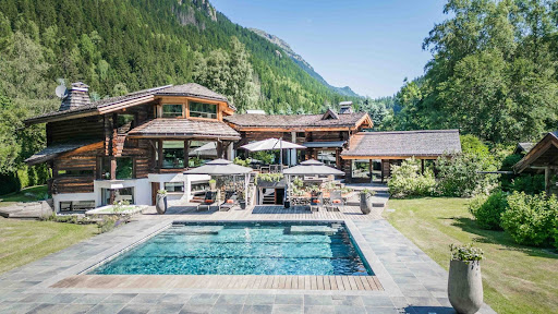 House with pool and terrace 1