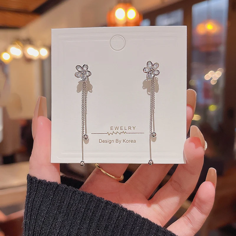 Boucles d'oreilles longues en argent 925 avec franges et zircon, un accessoire de mode élégant pour rehausser votre style.