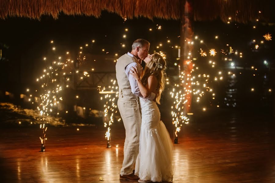 Jurufoto perkahwinan Gabriel Visintin (cancunweddings). Foto pada 19 Januari 2023