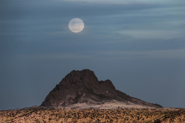 Il monte sotto la luna di Hello