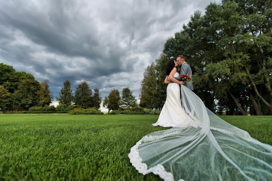 Fotógrafo de casamento Lyudmila Egorova (lastik-foto). Foto de 16 de outubro 2016