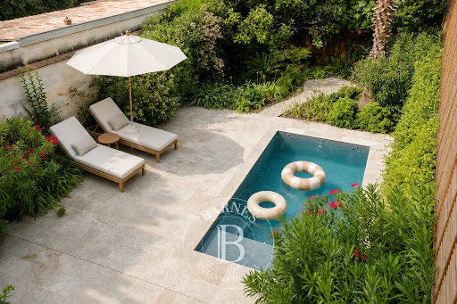 House with pool and garden 2