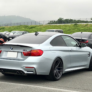 M4 クーペ