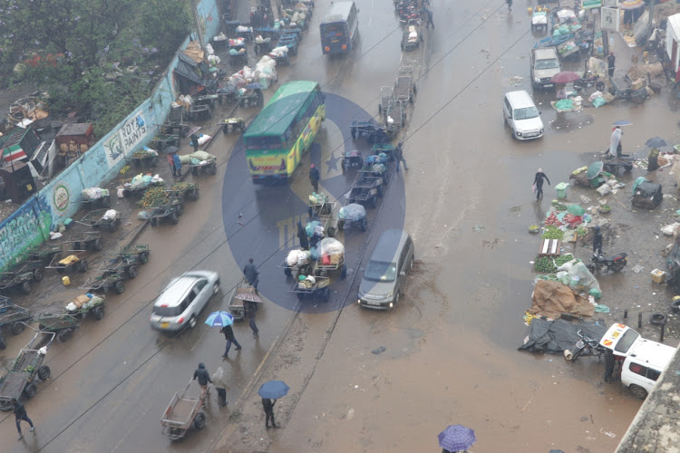 Motorists and pedestrians along Haile Salassie Avenue, Nairobi on November 16, 2022