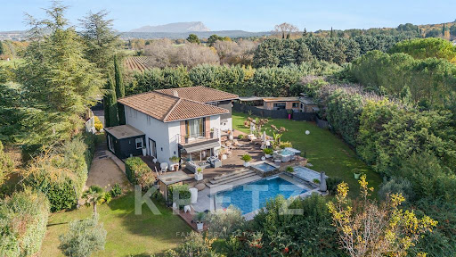 Maison avec piscine et jardin 1