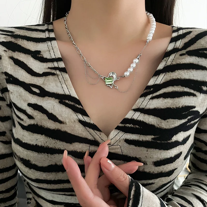 Collier de perles multi-parties en forme de cœur Lvzuan de niche. Élégance garantie pour femmes. Cadeau idéal et accessoire remarquable.