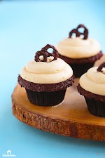 Peanut Butter Lava Fudge Cupcakes was pinched from <a href="http://cleobuttera.com/cupcakes/peanut-butter-lava-fudge-cupcakes/" target="_blank">cleobuttera.com.</a>