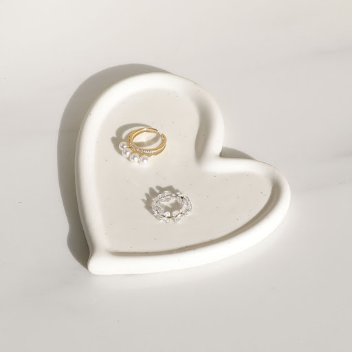 Title 8, White Heart Shaped Jewelry Tray Irregular Heart...