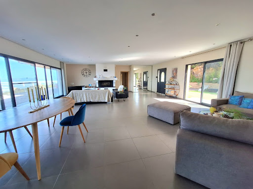 Villa with pool and garden 5