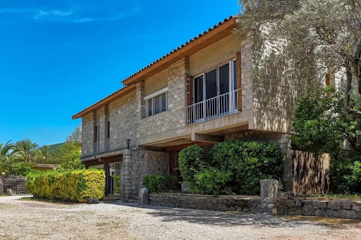 House with garden and terrace 2