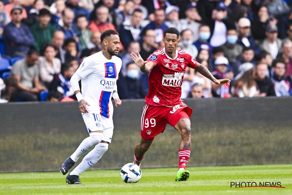 📷 Noah Fadiga op draagberrie afgevoerd bij duel van Brest