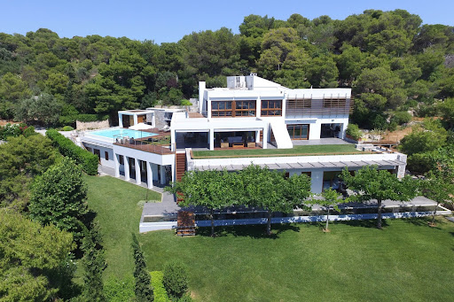 Villa with pool and terrace 3