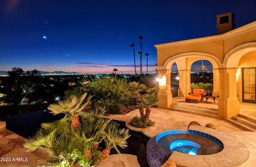 House purchase in Phoenix (United States) - Terrace with jacuzzi and panoramic view