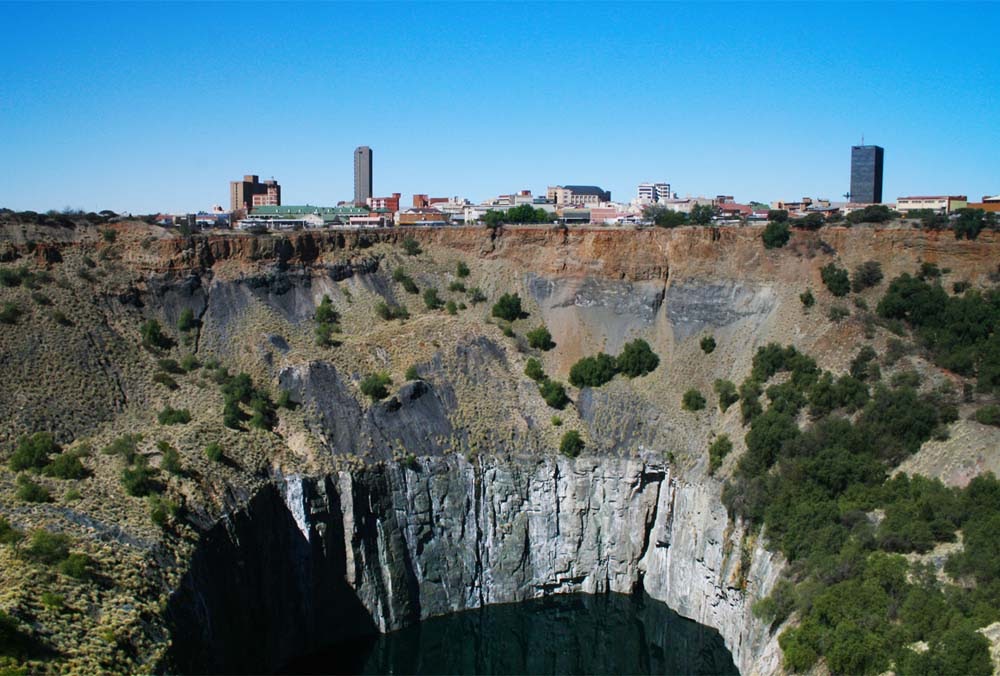 Big Hole, uma cratera cavada com as mãos!