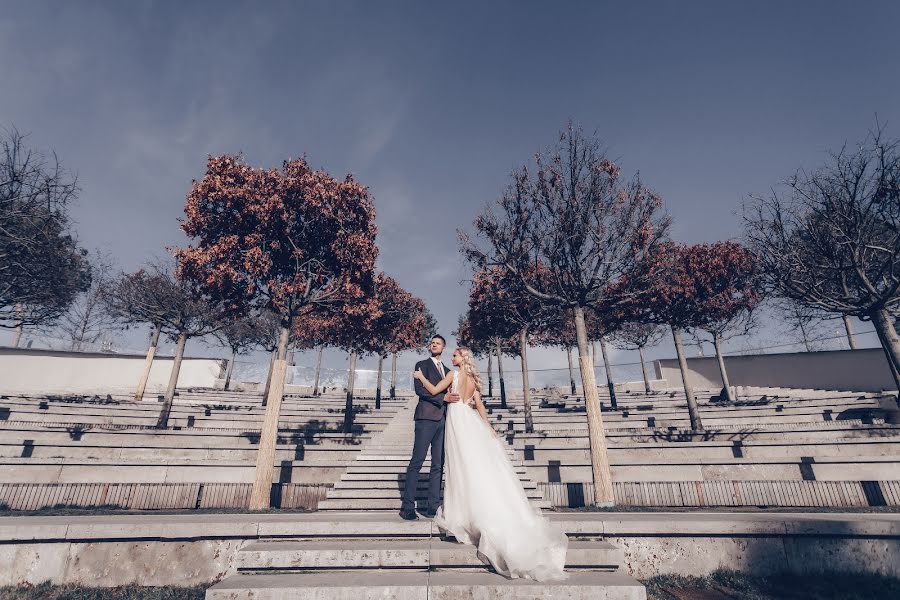 Fotógrafo de casamento Yuriy Korotkov (korotkovyy). Foto de 3 de abril 2019