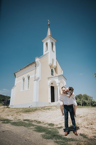 Jurufoto perkahwinan Ádám Sóstai (bluenightphoto). Foto pada 15 Oktober 2021