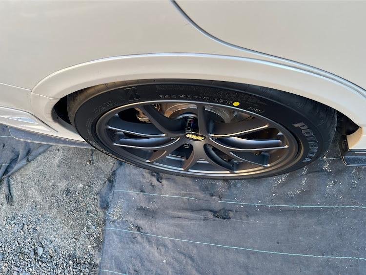 レヴォーグのBBS RI-A・245/40R18・ブリヂストンタイヤ・ポテンザRE-71RS・車高調整に関するカスタム事例の投稿画像5枚目