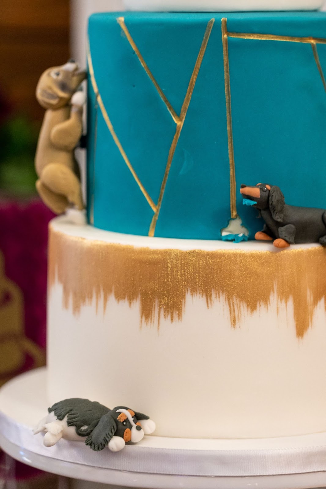 dog figurines on wedding cake