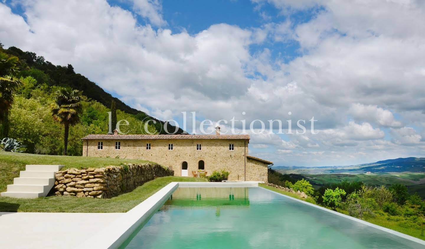 House with pool Volterra