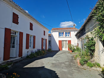 maison à Saint-Loup (17)