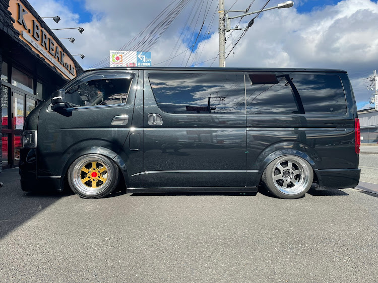 ハイエースバンの200系ハイエース・#トラストガレージK3・#妄想中・BEECAS NEW WHEELS・BEECASオーバーフェンダーに関するカスタム事例の投稿画像1枚目