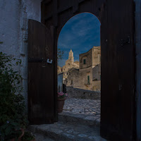 La porta blu nei sassi di 