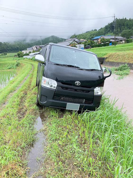 ハイエース レジアスのヤバイよヤバイよ！に関するカスタム事例の投稿画像2枚目