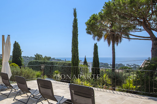 Villa with pool and terrace 1