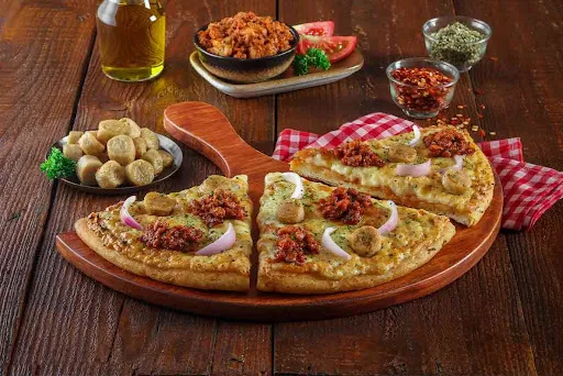 Kheema & Sausage Semizza (Half Pizza)(Serves 1)