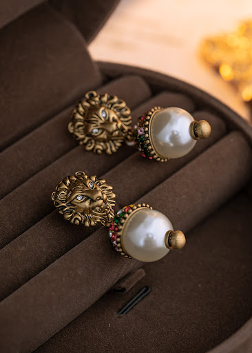 Title 2, Womens Lion Head Vintage Pearl Earrings. Timel...