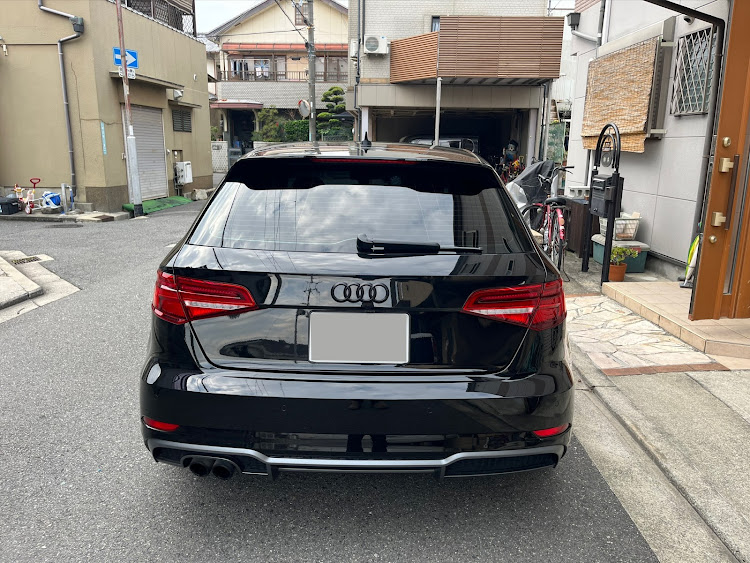 A3 スポーツバックの愛車のお尻はこんな感じ・アウディA3スポーツバック・車が好きな人と繋がりたい・今年もあとわずかに関するカスタム事例の投稿画像1枚目