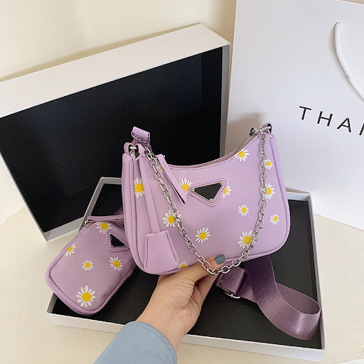 Title 3, Daisy underarm bag, stylish and compact. Perfec...