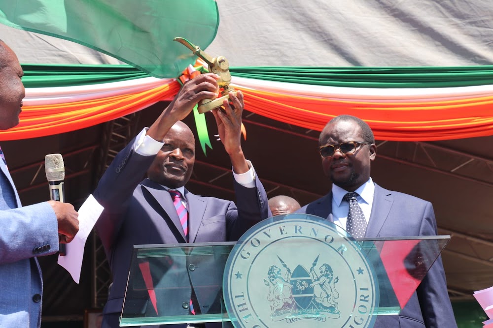 obado-heckled-hurled-with-water-bottles-during-ayacko-s-swearing-in