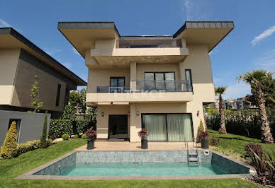 House with pool and terrace 9