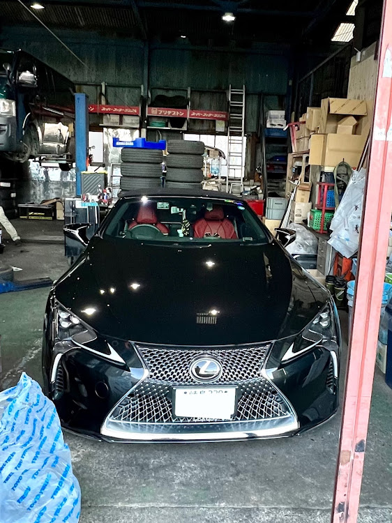 LCのLC500convertible・エアサス異音・バッテリー上がりが不安・エアサス硬い・新年早々に関するカスタム事例の投稿画像1枚目