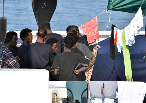 UNHCR pozvao članice EU da preuzmu migrante sa broda italijanske obalske straže