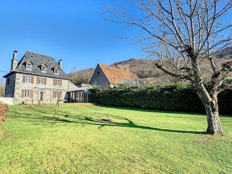 Vente maison 7 pièces 174 m² à Vic-sur-Cère (15800), 363 800 €