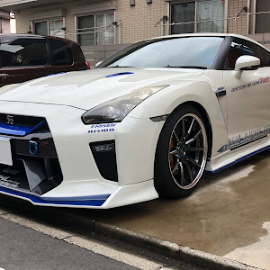 NISSAN GT-R