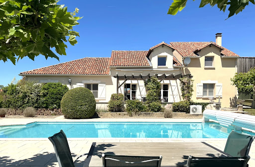 House with pool 2