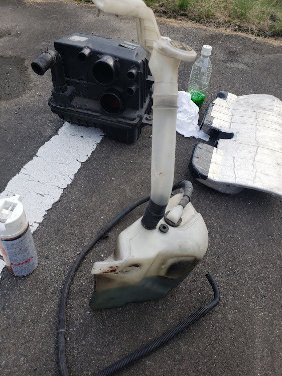 RX-7の冷却水交換・水喰い？・原因は、ラジエターキャップ・車検に関するカスタム事例の投稿画像2枚目