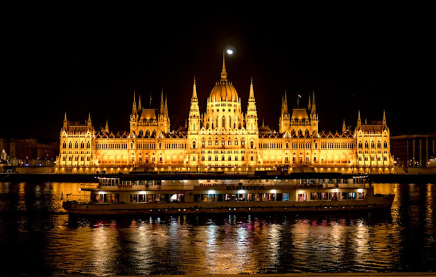 Budapest by night  di fabbra77